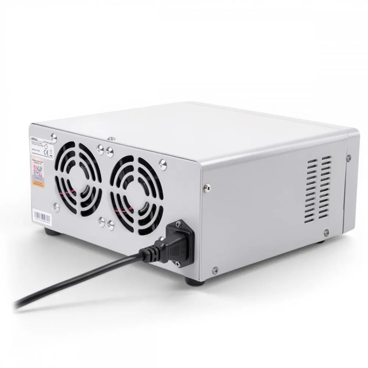Spatele sursei Yihua 3010D-V PRO, cu două ventilatoare și cablul de alimentare conectat