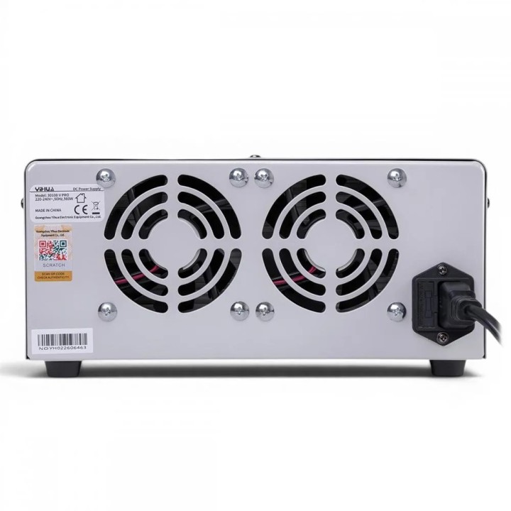 Panoul din spate al sursei Yihua 3010D-V PRO, cu eticheta de model, cele două ventilatoare și mufa de alimentare